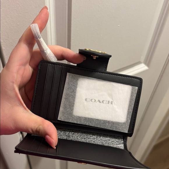 Medium Corner Zip Wallet In Signature Canvas - Picture 6 of 6